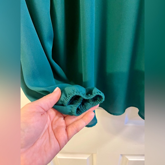 Torrid women’s plus size 2 mock neck long sleeve forest green blouse, EUC - Picture 2 of 5